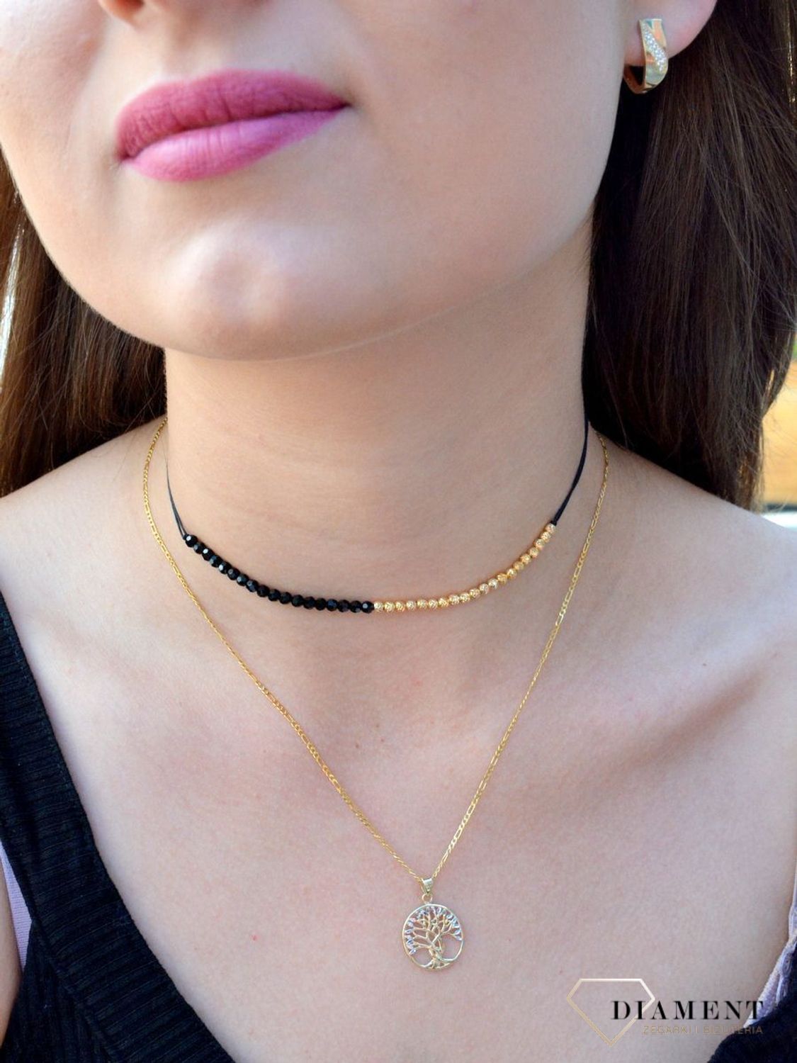 Złote kolczyki angielskie zapięcie próba 333 z cyrkonią KL 8331 Eleganckie, złote kolczyki ozdobione cyrkoniami marki Diament wykonane z próby złota 333 o wadze około 2,08 g. Ich kształt jest uniwersalny,.jpg